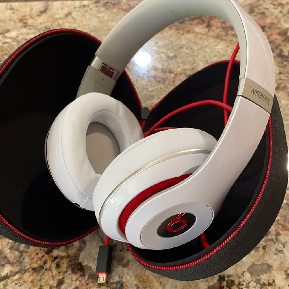 WHITE BEATS BY DR DRE HEADPHONES
